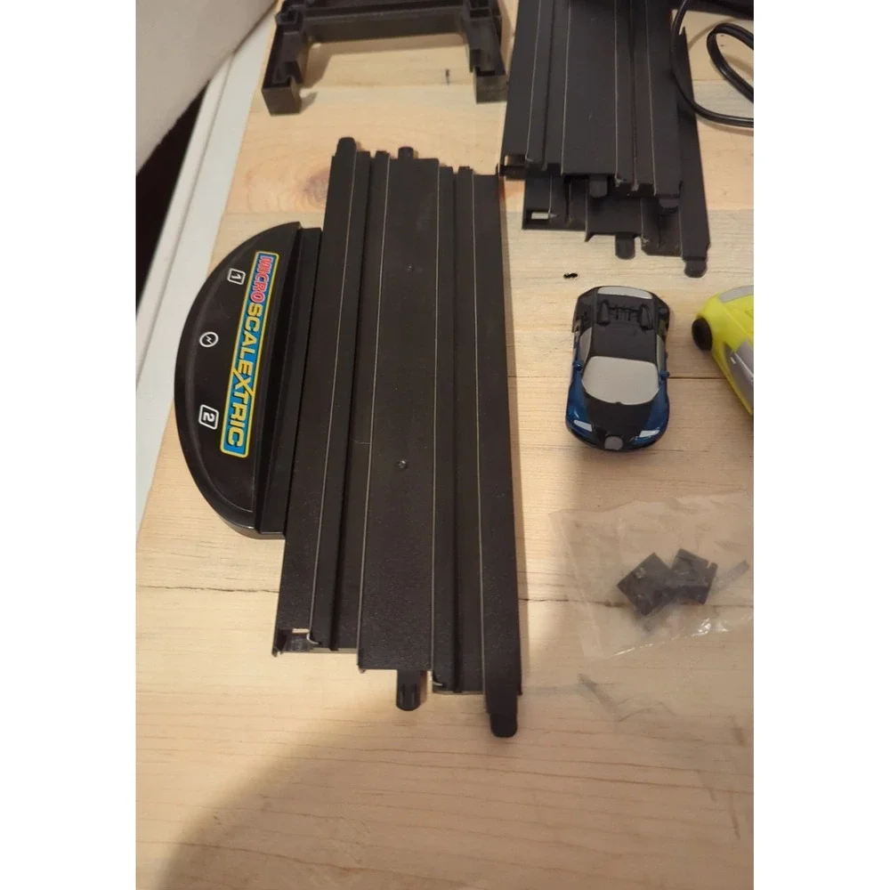 Micro SCALEXTRIC Hyper Cars BUGATTI VERYON 1:64 2015 slot cars race set no box